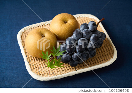 Pears and grapes Pears and grapes 106136408