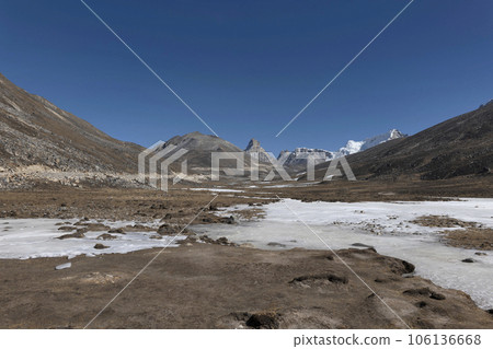 Yumesamdong, a scenic high-altitude valley in North Sikkim, famous for its snow-capped peaks and natural beauty. 106136668