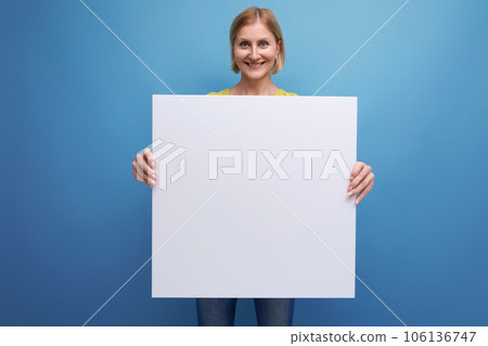 smiling blonde mature woman holding note board with mocap 106136747