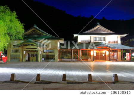 [Ishikawa Prefecture] Night view of Yamanaka Onsen public bath 106138815