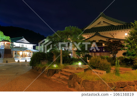 [石川縣]山中溫泉公共浴場的夜景 106138819