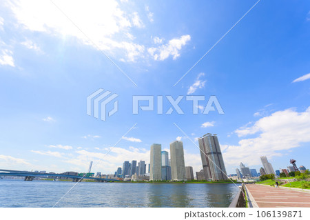 【東京】八月的塔樓公寓,藍天晴海 【東京】八月的塔樓公寓,藍天晴海 106139871