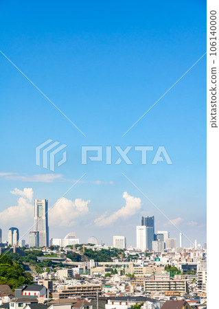 [Kanagawa Prefecture] Residential area of Yokohama in summer with blue sky (August) 106140000