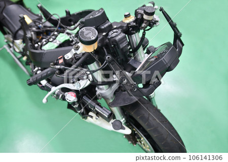 維修中的大型摩托車 維修中的大型摩托車 106141306