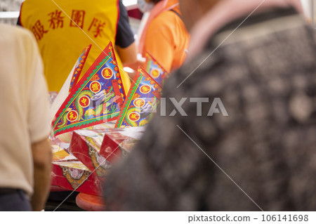 中國鬼節, 普渡, 儀式, 普渡旗幟, 旗幟, 中國鬼節, 普渡, 祭祀產品, 普渡草裙舞 中國鬼節, 普渡, 儀式, 普渡旗幟, 旗幟, 中國鬼節, 普渡, 祭祀產品, 普渡草裙舞 106141698