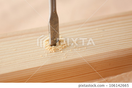 Flat drill bit make hole in wooden bar 106142665