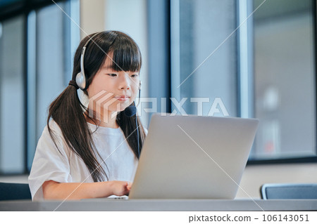 Elementary school girl studying online at cram school Elementary school girl studying online at cram school 106143051