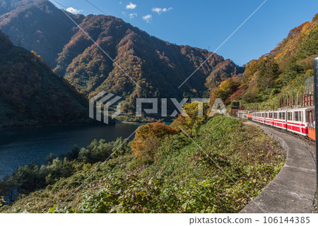 富山縣黑部峽谷中部山岳國立公園小火車和秋葉 106144385