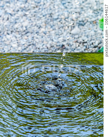 Background material Cool scenery of summer Refreshing water droplets that create ripples in a water bowl Background material Cool scenery of summer Refreshing water droplets that create ripples in a water bowl 106144617