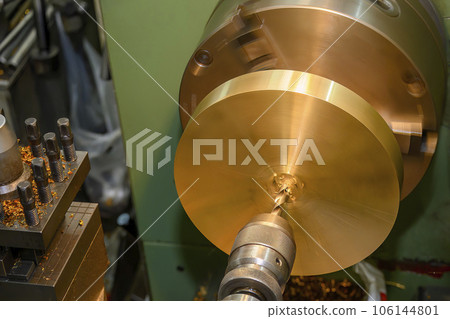 The drilling process at brass material parts on turning machine. The drilling process at brass material parts on turning machine. 106144801
