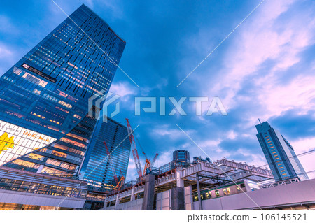 Tokyo cityscape in Japan Looking for large cranes and redevelopment of Shibuya station from the lower side of Miyamasuzaka ... = August 19 Tokyo cityscape in Japan Looking for large cranes and redevelopment of Shibuya station from the lower side of Miyamasuzaka ... = August 19 106145521