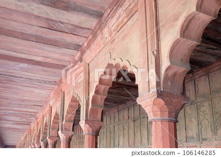 Mughal passage in the Taj Mahal (Crown of Palaces), an ivory-white marble mausoleum in Agra, Uttar Pradesh, India Mughal passage in the Taj Mahal (Crown of Palaces), an ivory-white marble mausoleum in Agra, Uttar Pradesh, India 106146285
