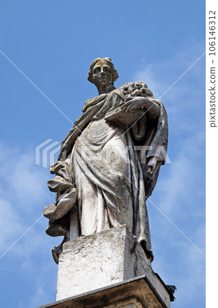 Blessed Osanna Andreasi, statue on facade of the Mantua Cathedral dedicated to Saint Peter, Mantua, Italy Blessed Osanna Andreasi, statue on facade of the Mantua Cathedral dedicated to Saint Peter, Mantua, Italy 106146312
