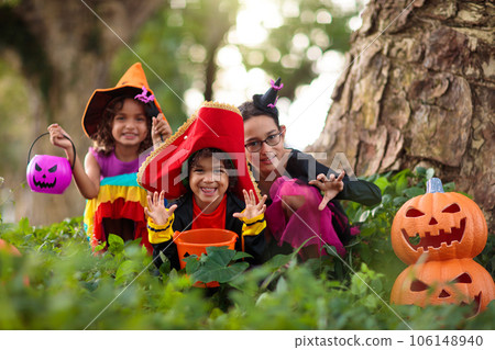 Kids trick or treat. Halloween fun for children. Kids trick or treat. Halloween fun for children. 106148940