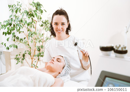 Radio frequency lifting in modern cosmetology. Cosmetic doctor and patient in cosmetology clinic. 106150011