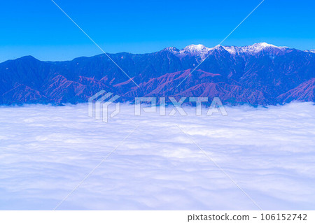 [雲海素材]秋天從神風形山看到稻穀的雲海[長野縣] 106152742