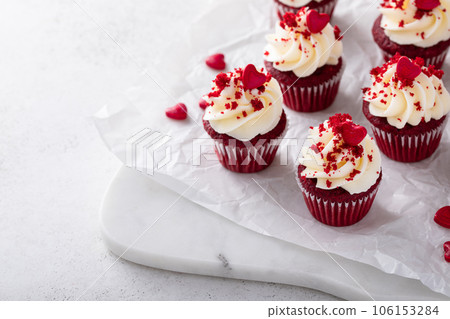 Red velvet cupcakes on a marble board 106153284
