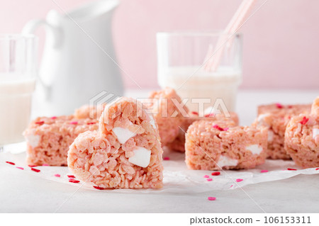 Heart shaped rice krispie treats for Valentine Heart shaped rice krispie treats for Valentine 106153311