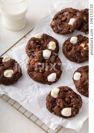 Chocolate chip and marshmallow dark chocolate cookies Chocolate chip and marshmallow dark chocolate cookies 106153338