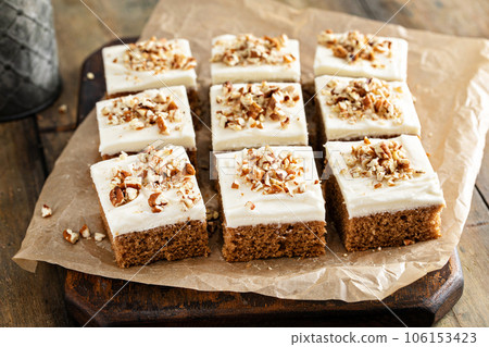 Carrot or spice cake with cream cheese frosting 106153423