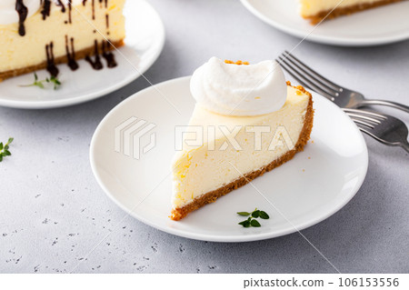 Slice of a traditional New York cheesecake with whipped cream 106153556