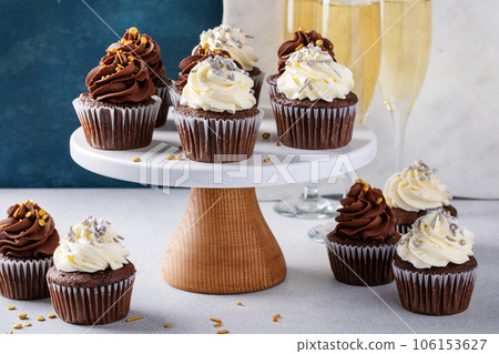 New Years eve cupcakes with festive sprinkles 106153627