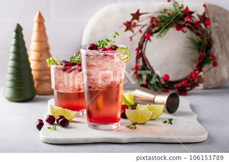 Cranberry and lime cocktail or mocktail for the holiday dinner 106153789