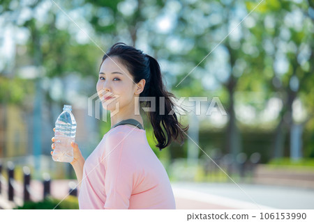 running woman 106153990