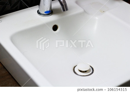 Washbasin sink, dirt in the drain, mold, hair Dirty washbasin Washbasin sink, dirt in the drain, mold, hair Dirty washbasin 106154315