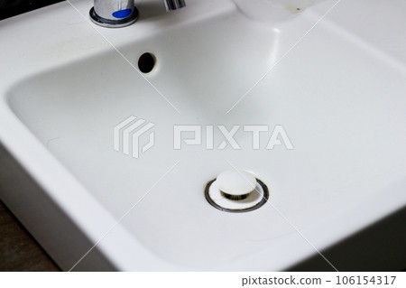 Washbasin sink, dirt in the drain, mold, hair Dirty washbasin Washbasin sink, dirt in the drain, mold, hair Dirty washbasin 106154317