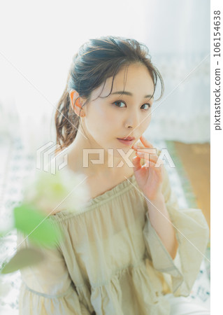 露肩的女人 106154638