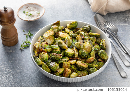 Crispy roasted brussel sprouts with balsamic vinegar 106155024