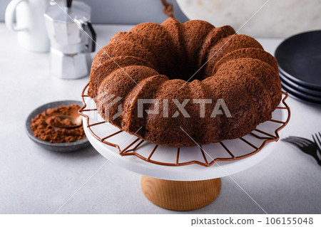 Chocolate bundt cake dusted with cocoa powder Chocolate bundt cake dusted with cocoa powder 106155048