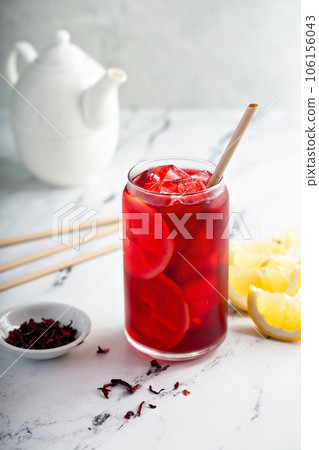 Lemon hibiscus tea served cold with ice 106156043