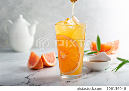 Grapefruit honey jasmine tea served cold with ice 106156046