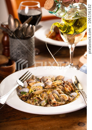 Seafood pasta with clams, fresh pasta linguine Seafood pasta with clams, fresh pasta linguine 106156182