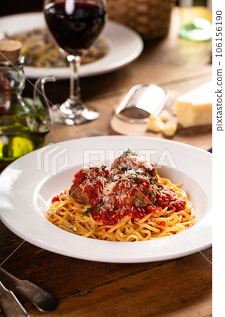 Spaghetti with meatballs and tomato sauce on a plate 106156190