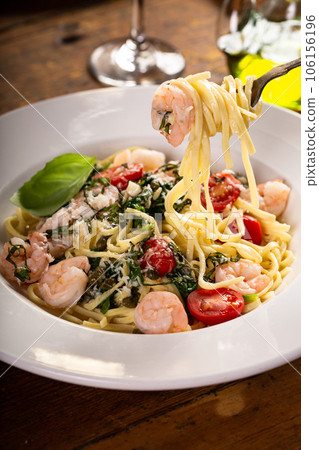 Fresh pasta linguine with shrimp and tomatoes Fresh pasta linguine with shrimp and tomatoes 106156196