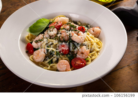 Linguine with shrimp, cherry tomatoes and capers 106156199