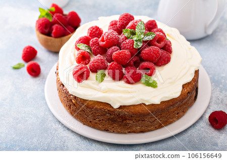 Simple summer cake with raspberries and frosting 106156649