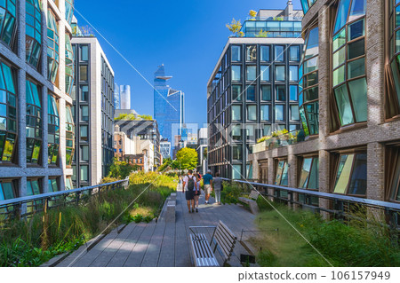 The High Line, a famous public park in Manhattan 106157949