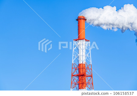 A clear sky and a chimney that raises white smoke 106158537