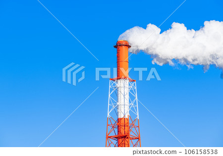 A clear sky and a chimney that raises white smoke 106158538