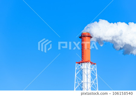 A clear sky and a chimney that raises white smoke 106158540