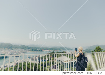 Young woman traveling alone in Onomichi 106160334