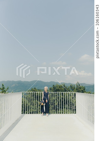 獨自旅行在尾道的年輕女子 106160343