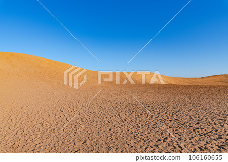 Tottori City, Tottori Prefecture, Tottori's representative tourist destination, sunny Tottori Sand Dunes Tottori City, Tottori Prefecture, Tottori's representative tourist destination, sunny Tottori Sand Dunes 106160655