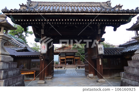 Scenery at the entrance to Shimogoryo Shrine in Kyoto City Scenery at the entrance to Shimogoryo Shrine in Kyoto City 106160925