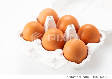 Flat-fed eggs 106160929