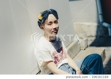 在老街上拍攝的時尚快照 106161189